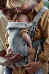 Image principale de Porte bébé physiologique Babybjorn mini en TBE